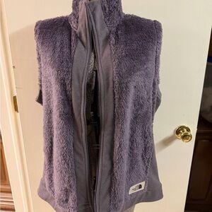 The North Face Women’s XL Fuzzy Fleece Vest Gray Cozy Zip Up